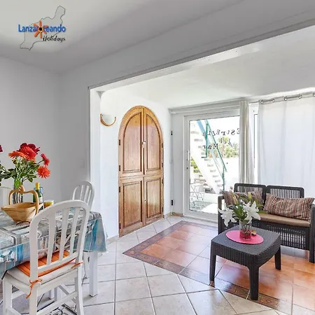 Estrella Del Mar 2 Bed * Puerto del Carmen (Lanzarote)